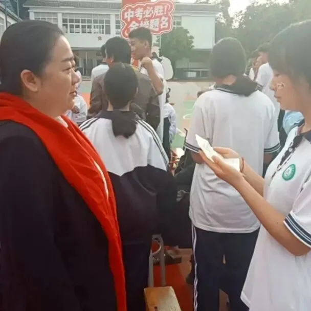 党建带团建赋能中考 誓师远足逐梦前行---镇康县军赛中学隆重举行冲刺66天誓师大会! 第59张