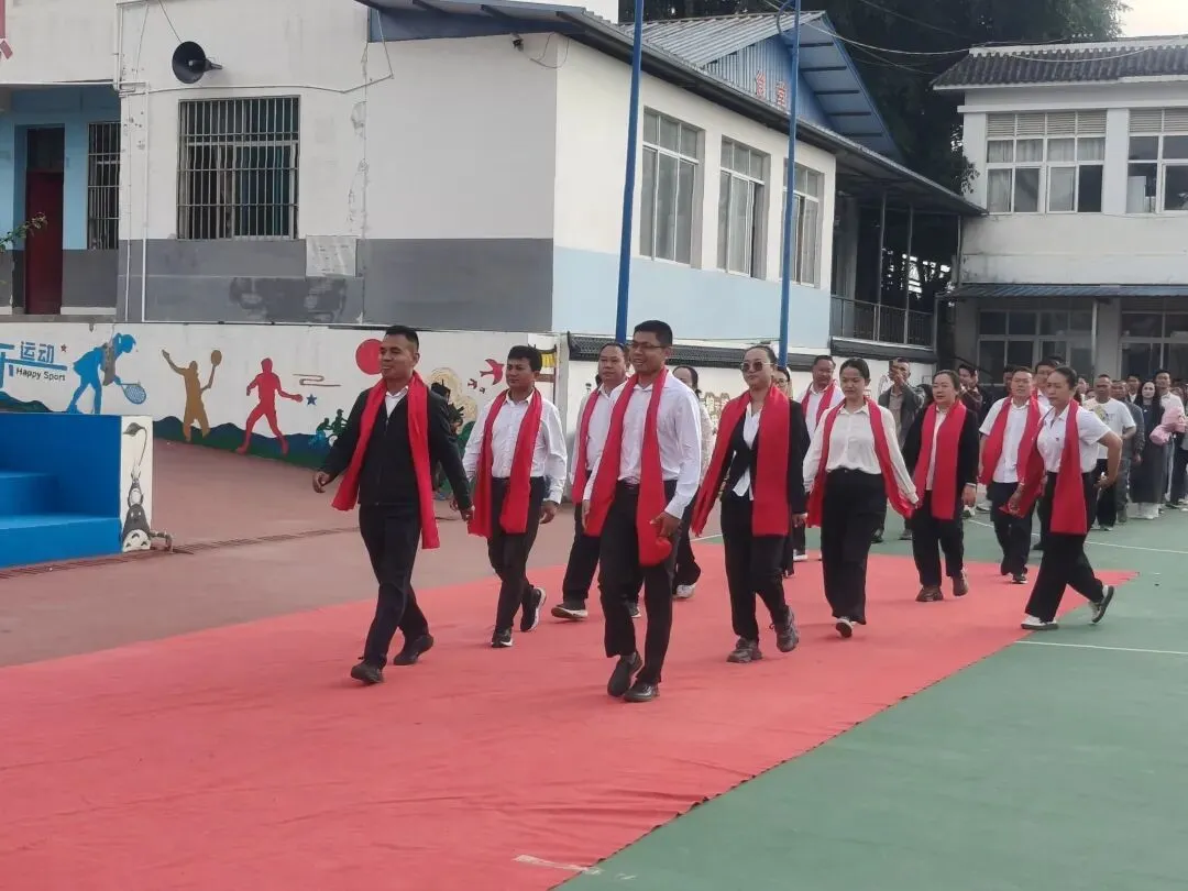 党建带团建赋能中考 誓师远足逐梦前行---镇康县军赛中学隆重举行冲刺66天誓师大会! 第62张