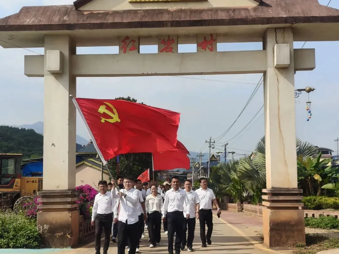 党建带团建赋能中考 誓师远足逐梦前行---镇康县军赛中学隆重举行冲刺66天誓师大会! 第79张