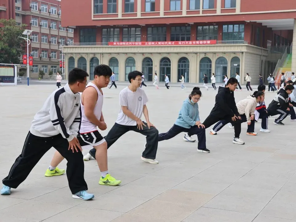 东海华杰中考体育模拟现场,千名家长有序等待,这一幕暖哭了! 第22张