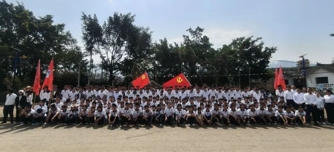 党建带团建赋能中考 誓师远足逐梦前行---镇康县军赛中学隆重举行冲刺66天誓师大会! 第81张