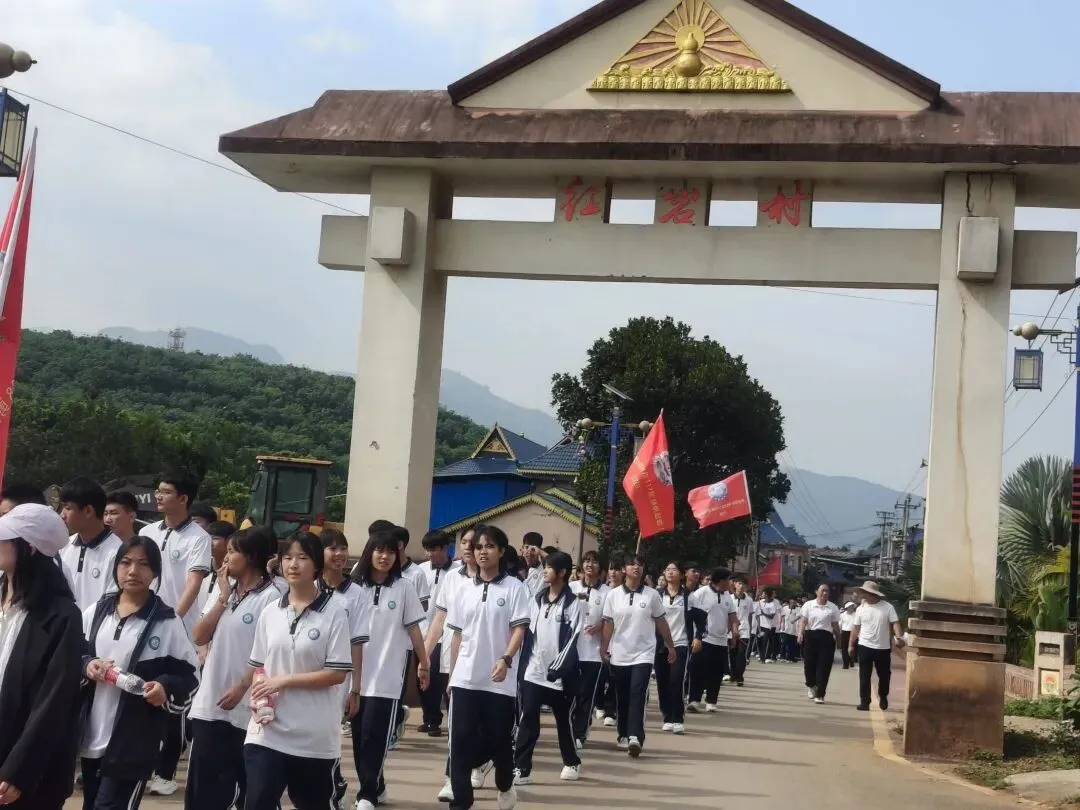 党建带团建赋能中考 誓师远足逐梦前行---镇康县军赛中学隆重举行冲刺66天誓师大会! 第83张