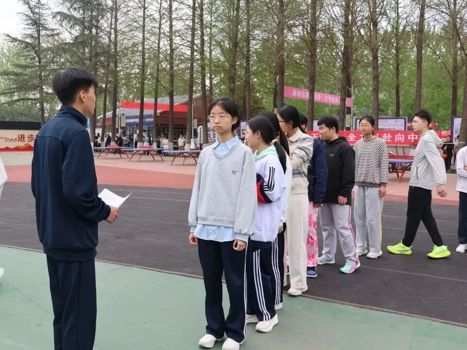 东海华杰中考体育模拟现场,千名家长有序等待,这一幕暖哭了! 第27张