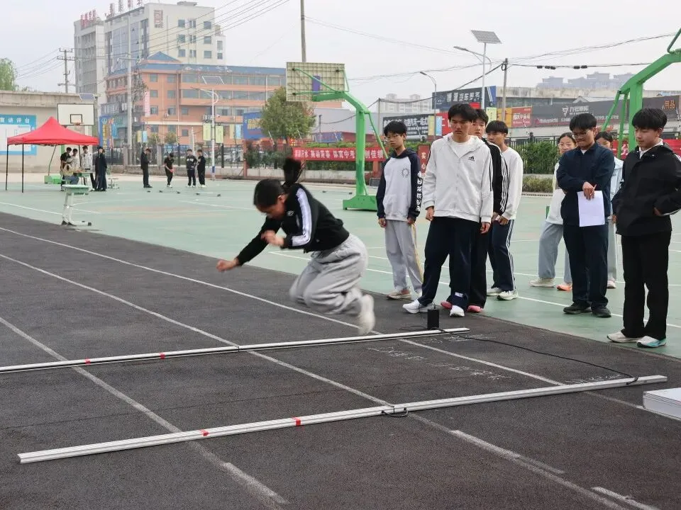 东海华杰中考体育模拟现场,千名家长有序等待,这一幕暖哭了! 第29张