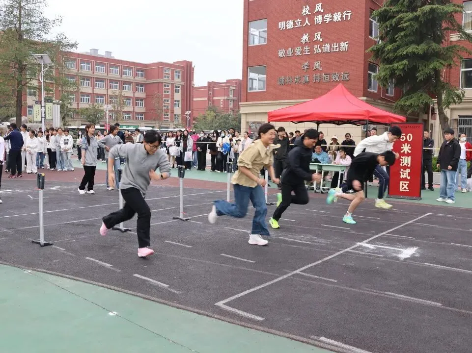 东海华杰中考体育模拟现场,千名家长有序等待,这一幕暖哭了! 第30张