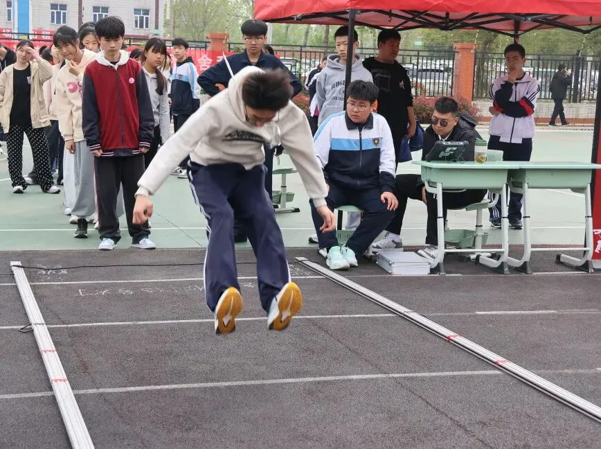 东海华杰中考体育模拟现场,千名家长有序等待,这一幕暖哭了! 第31张