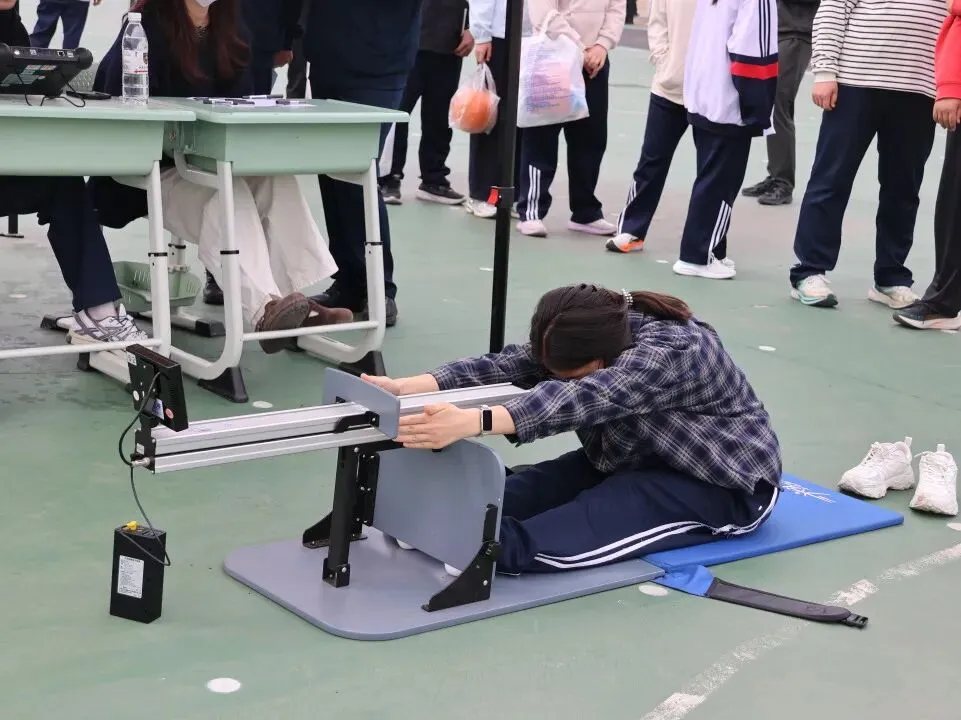 东海华杰中考体育模拟现场,千名家长有序等待,这一幕暖哭了! 第35张