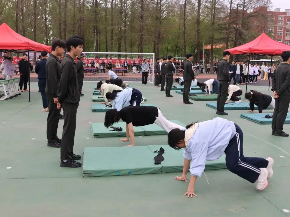 东海华杰中考体育模拟现场,千名家长有序等待,这一幕暖哭了! 第36张