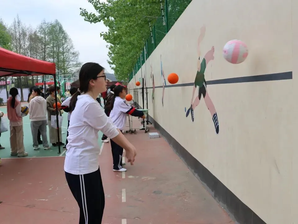 东海华杰中考体育模拟现场,千名家长有序等待,这一幕暖哭了! 第37张