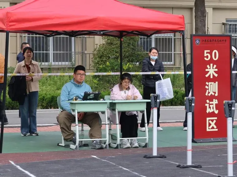 东海华杰中考体育模拟现场,千名家长有序等待,这一幕暖哭了! 第44张