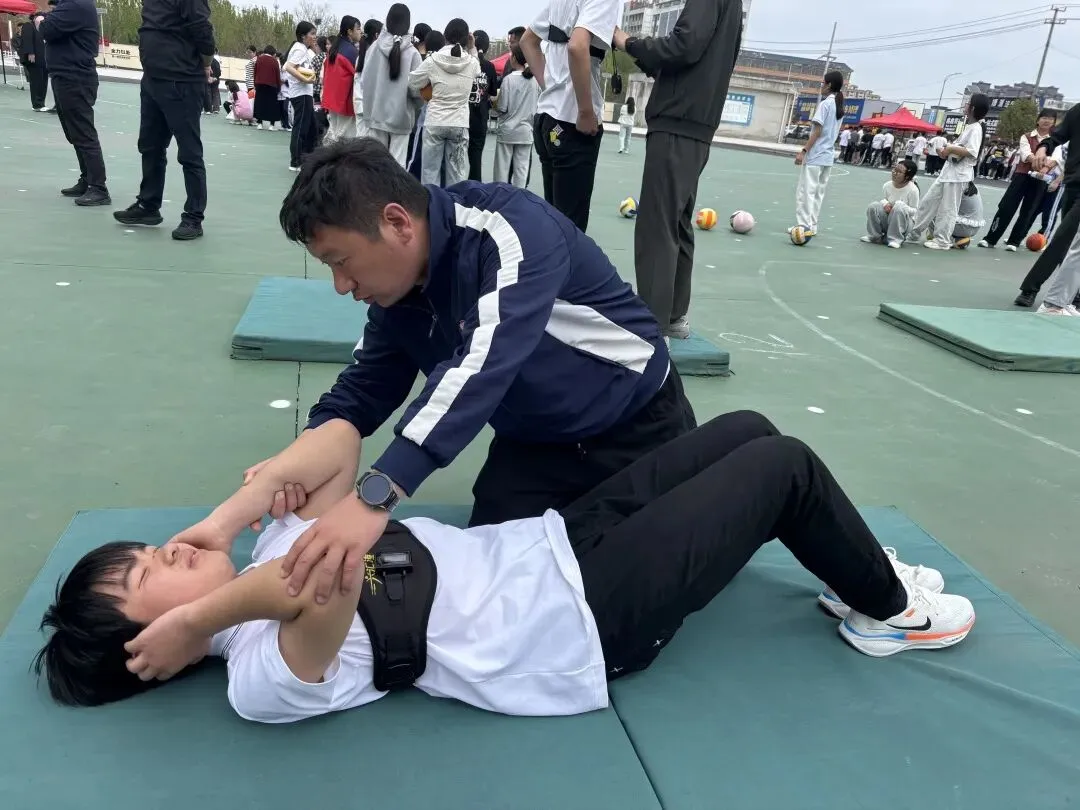 东海华杰中考体育模拟现场,千名家长有序等待,这一幕暖哭了! 第49张