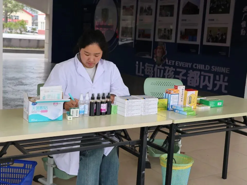 东海华杰中考体育模拟现场,千名家长有序等待,这一幕暖哭了! 第50张