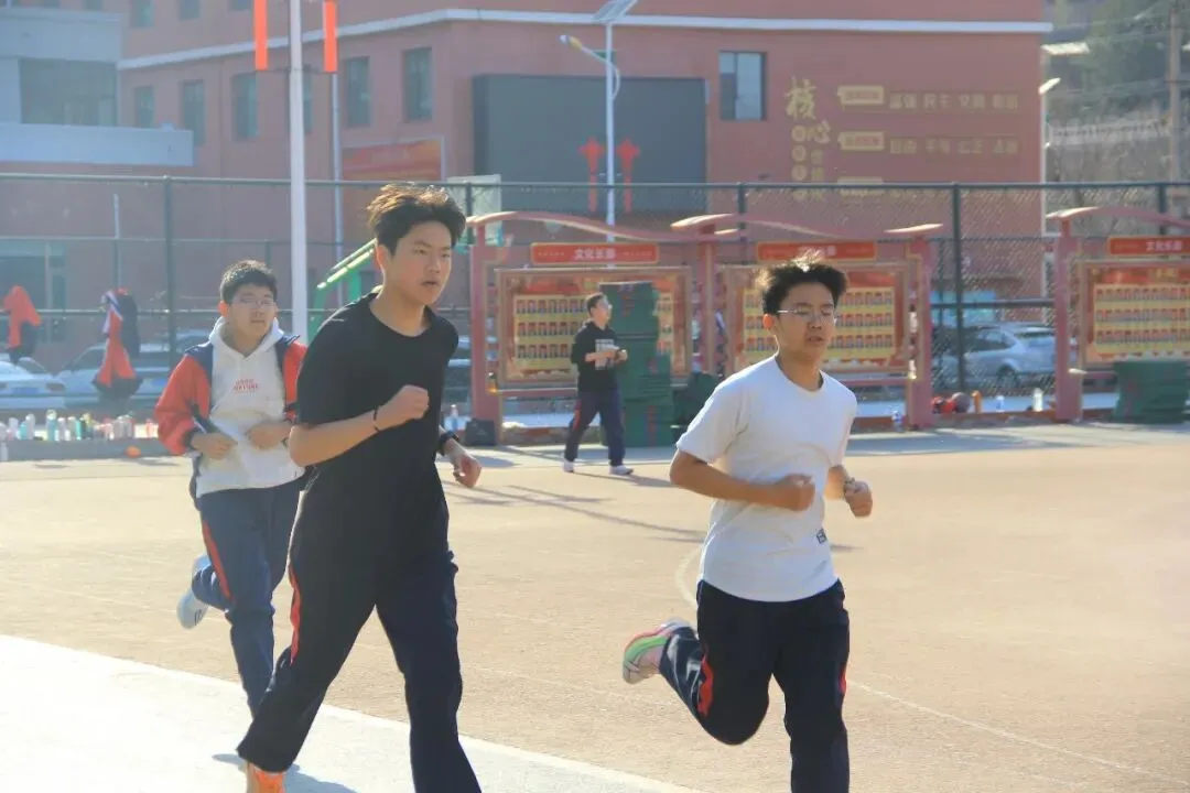 备战中考 逐梦扬帆——北校初三学子体能训练纪实(一) 第13张