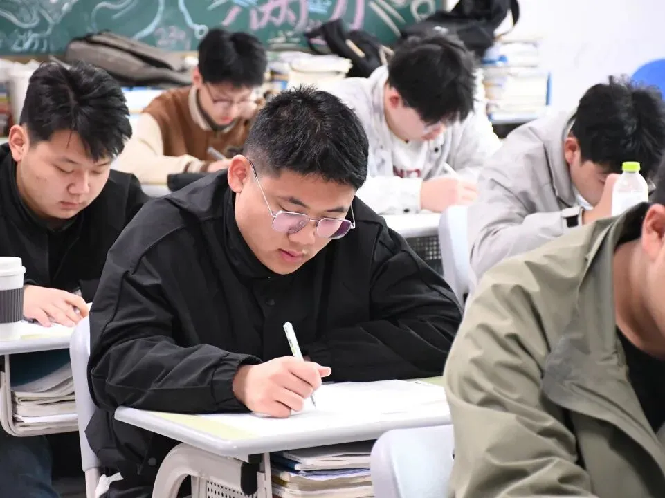 以模考砺锋芒,待春考绽荣光|济南智慧康养学校高三学子全力迎战 2026 山东春季高考! 第21张