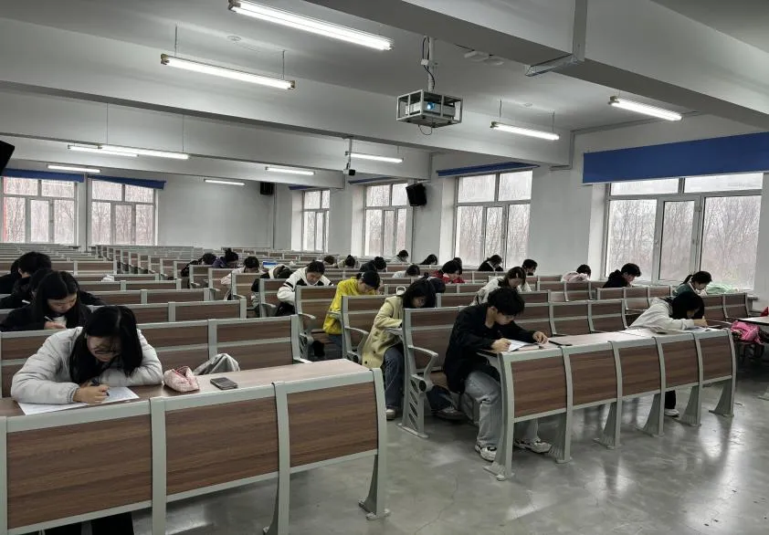 以考促学砺真学 全真模拟备专四—— 西语学院商务英语专业首次专四顺利举行 第7张