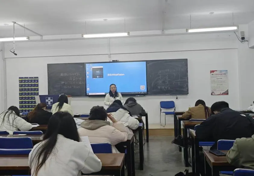 以考促学砺真学 全真模拟备专四—— 西语学院商务英语专业首次专四顺利举行 第9张