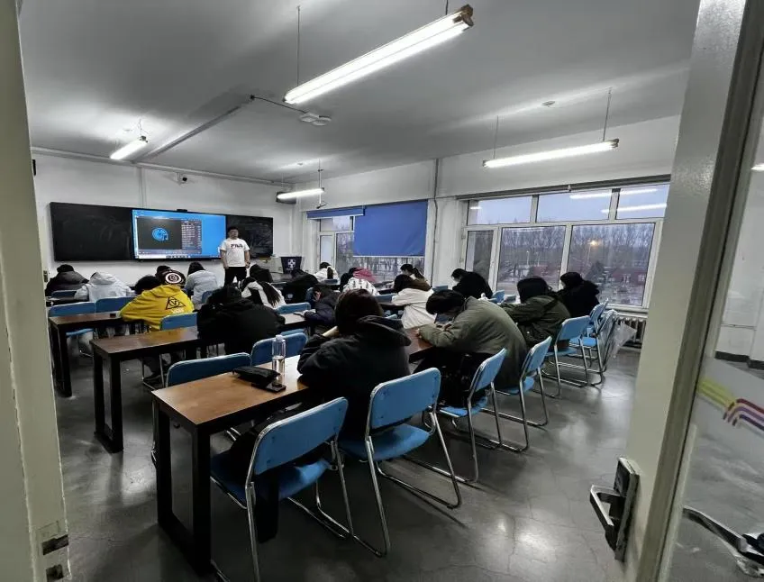 以考促学砺真学 全真模拟备专四—— 西语学院商务英语专业首次专四顺利举行 第10张