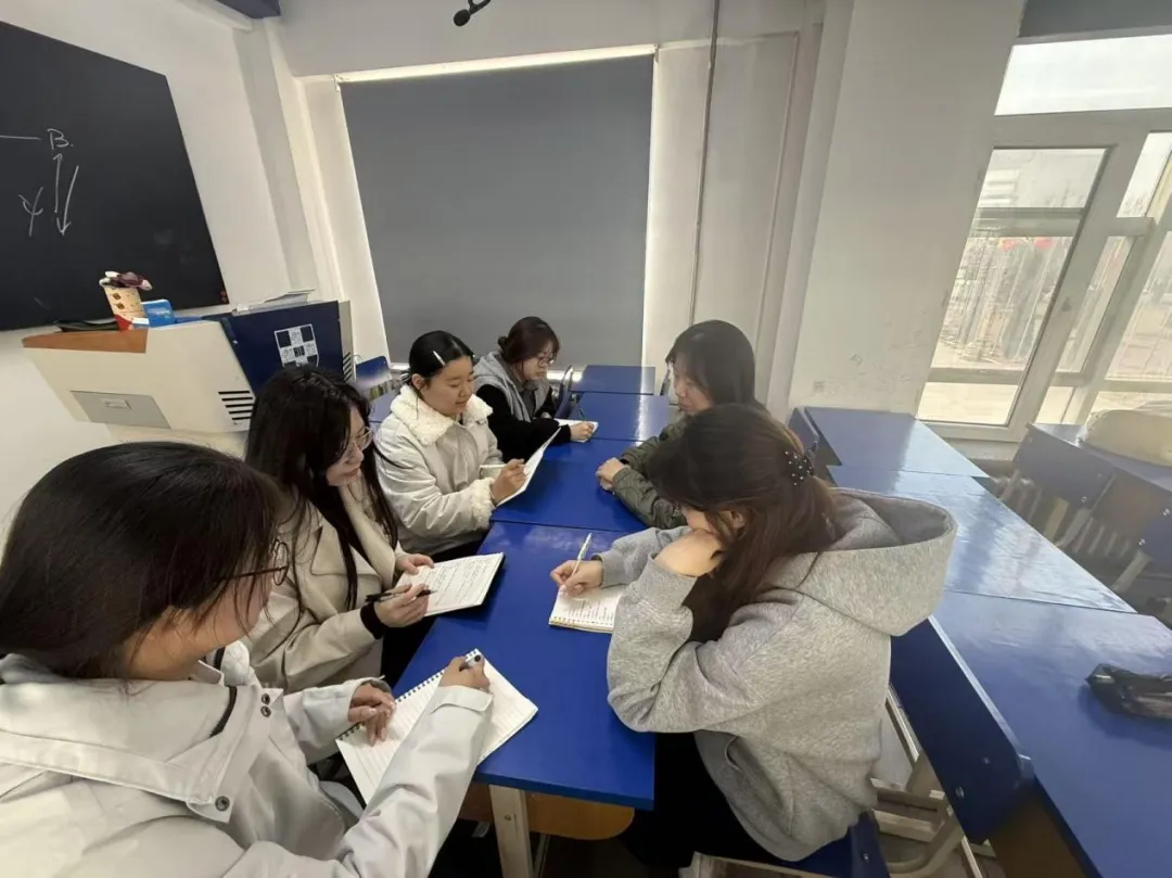 以考促学砺真学 全真模拟备专四—— 西语学院商务英语专业首次专四顺利举行 第15张