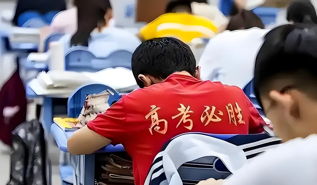 浙江金华十校2026年4月高三模拟考试作文会偏爱的心作文分析与范文点评 第1张