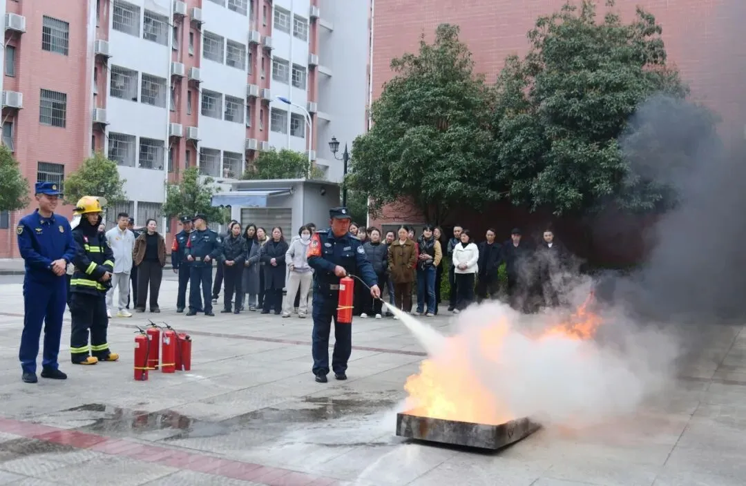 校园新闻周刊第19期丨誓师砺剑迎中考 思政践行担使命 第11张