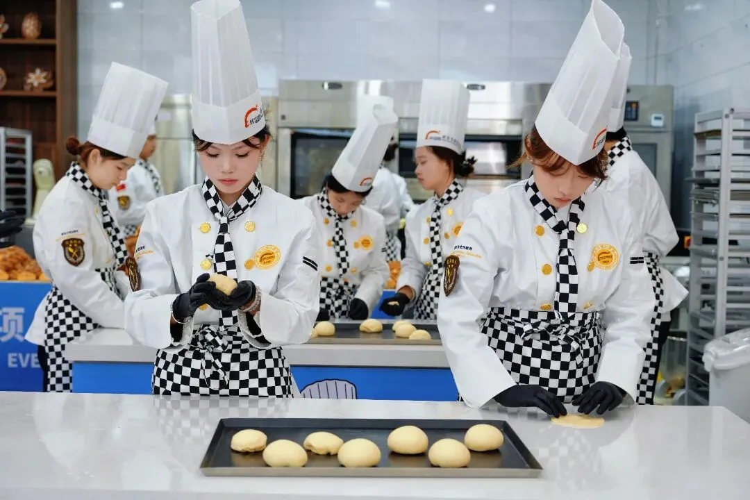 与其在中考结束后被动、匆忙地为孩子挑选学校,不如主动提前规划! 第10张