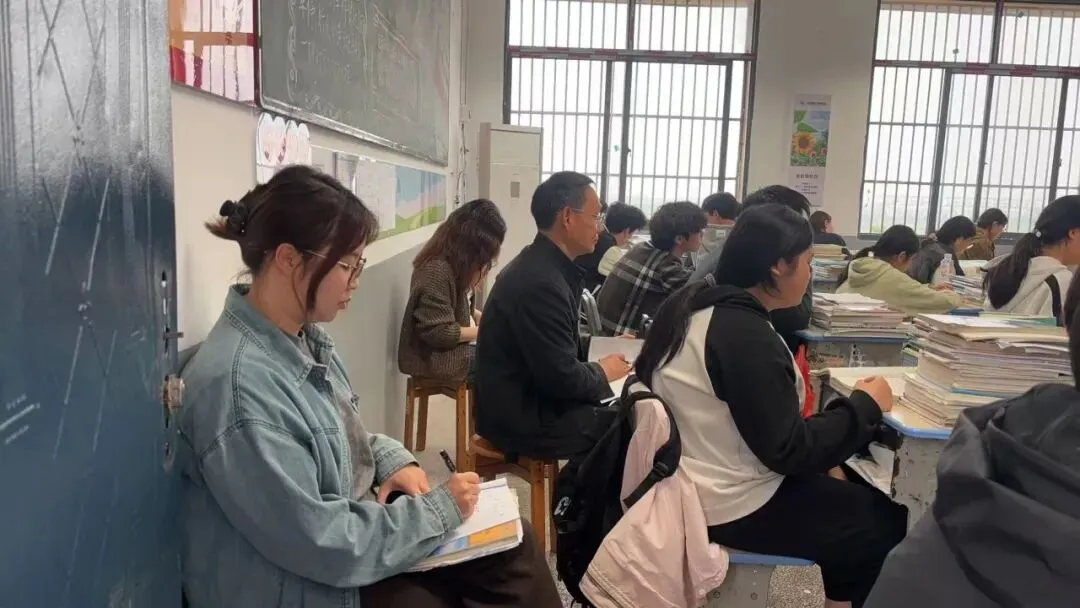 把脉中考复习 赋能高效课堂——中心学校深入新厂镇初级中学开展常规督导检查 第6张