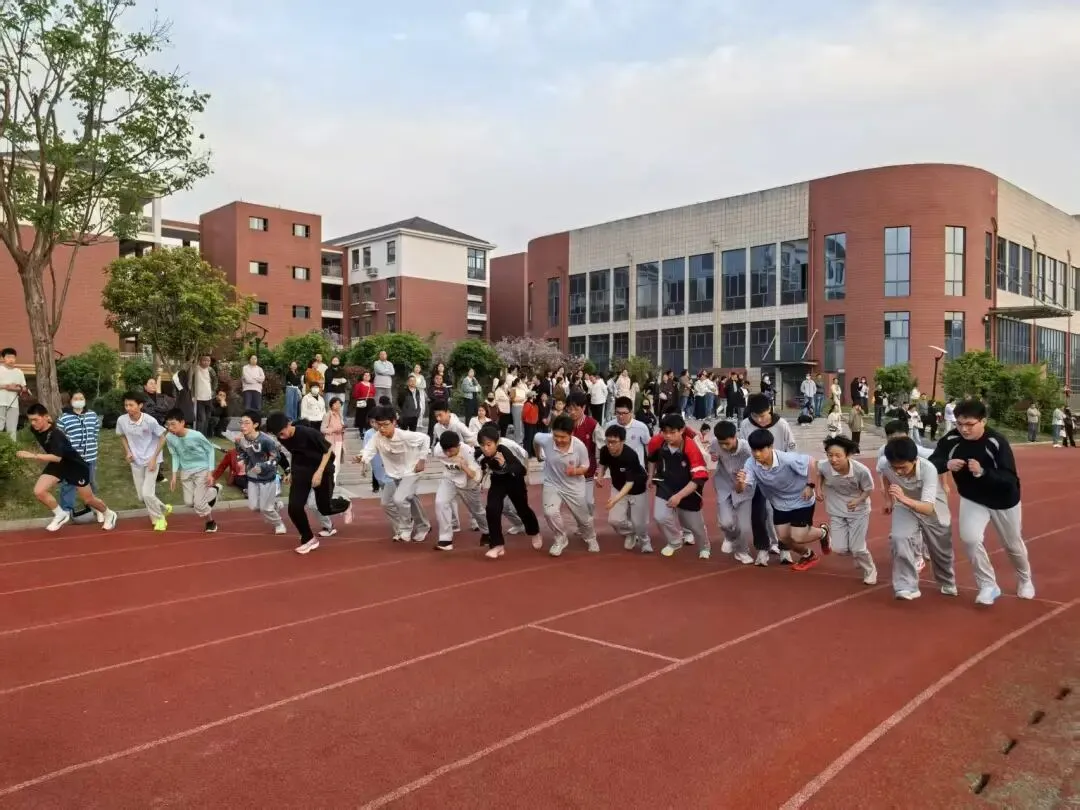 携手护航 圆梦中考——秀山初级中学2026届九年级家长会圆满举行 第25张 携手护航 圆梦中考——秀山初级中学2026届九年级家长会圆满举行 第25张