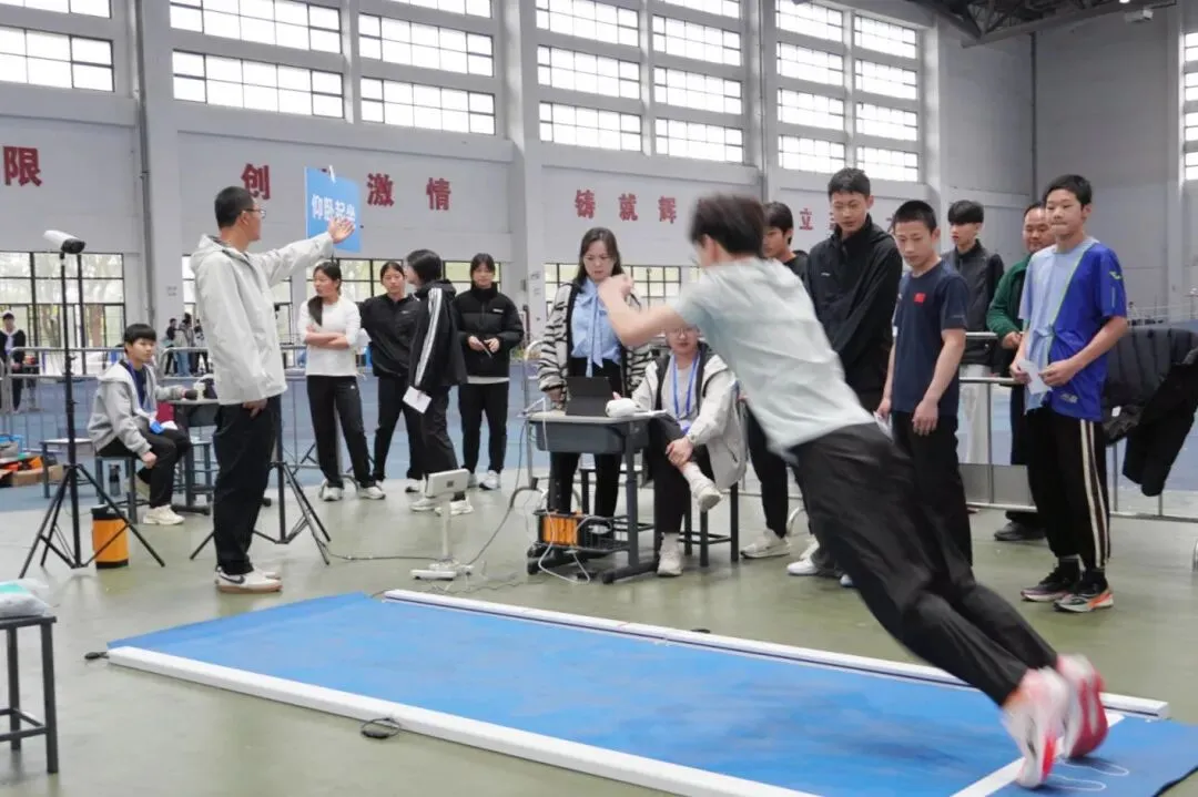 青春逐梦,赛场启航!2026届体育中考正式开考 第2张