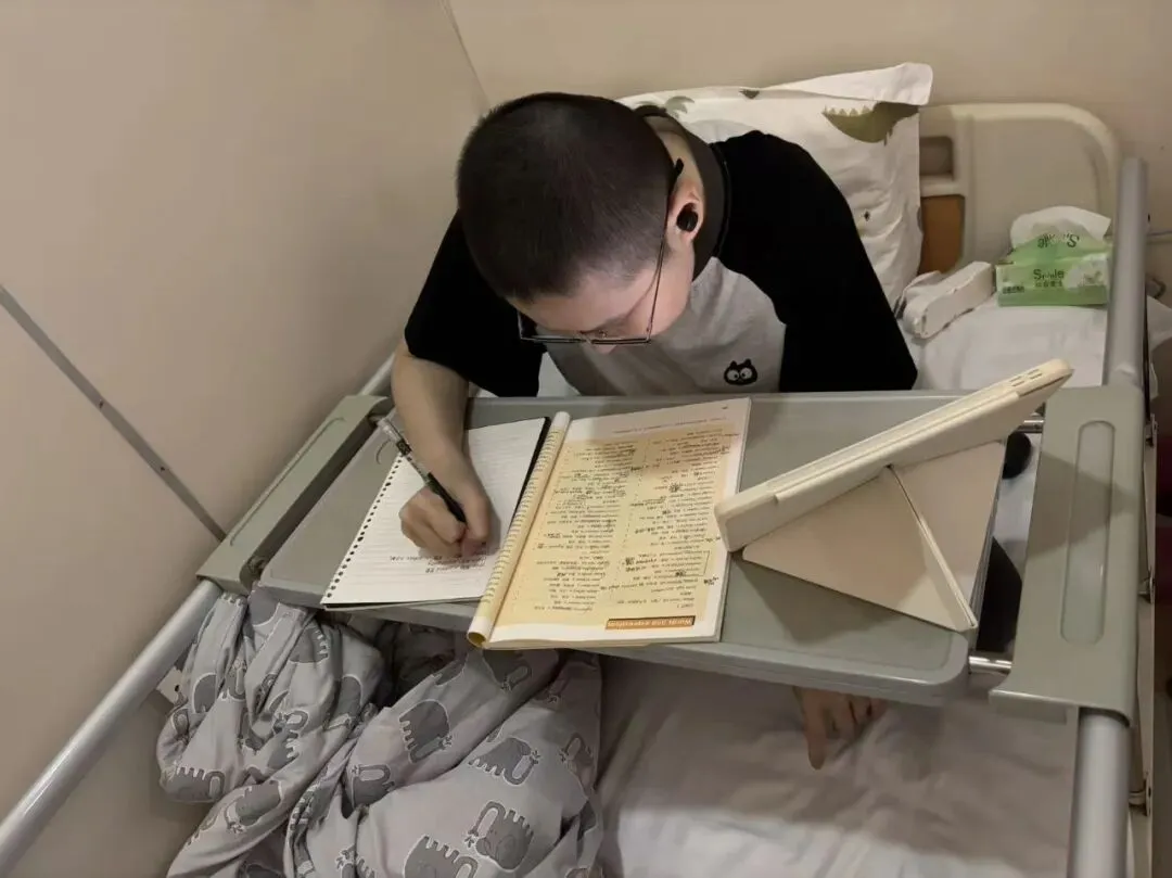 ��17岁少年的抗癌绝境:本该备战中考,却在病床上与命运死磕 第2张 ��17岁少年的抗癌绝境:本该备战中考,却在病床上与命运死磕 第2张