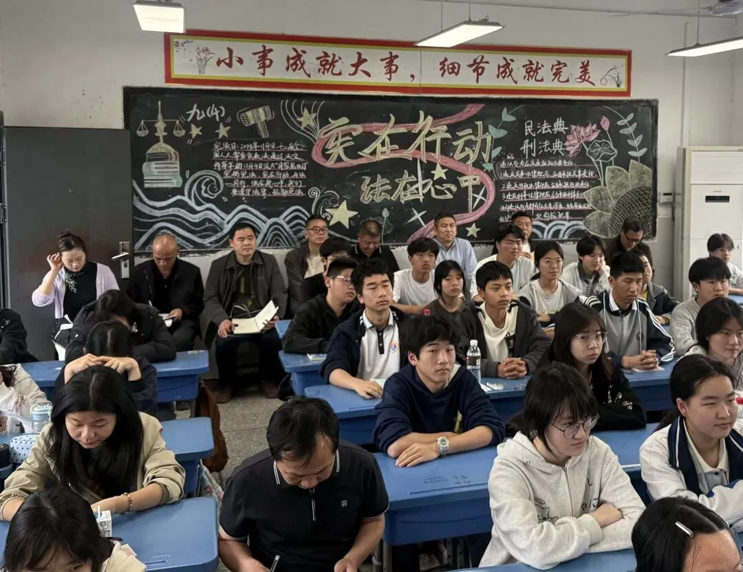 深入一线精准指导 凝心聚力共战中考 | 赤壁市教育局领导莅临官塘驿镇中学开展九年级备考视导工作 第2张