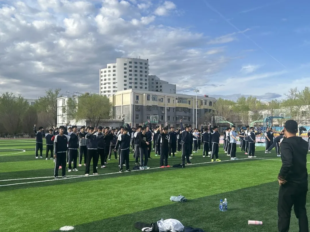 【五彩党建 金色青春】以考促练 备战中考——我校顺利开展初三体育模拟考试 第3张