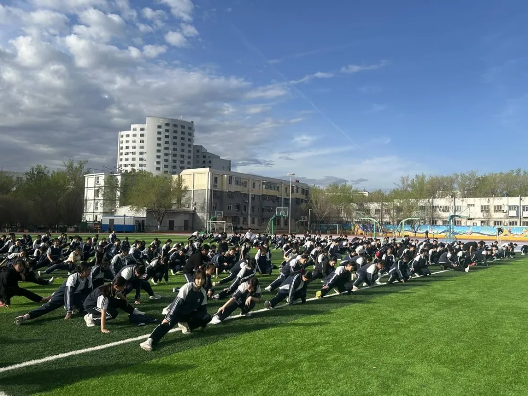 【五彩党建 金色青春】以考促练 备战中考——我校顺利开展初三体育模拟考试 第4张