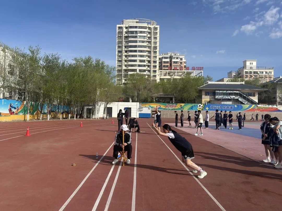 【五彩党建 金色青春】以考促练 备战中考——我校顺利开展初三体育模拟考试 第6张