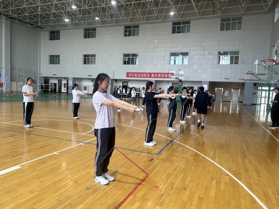 【五彩党建 金色青春】以考促练 备战中考——我校顺利开展初三体育模拟考试 第11张