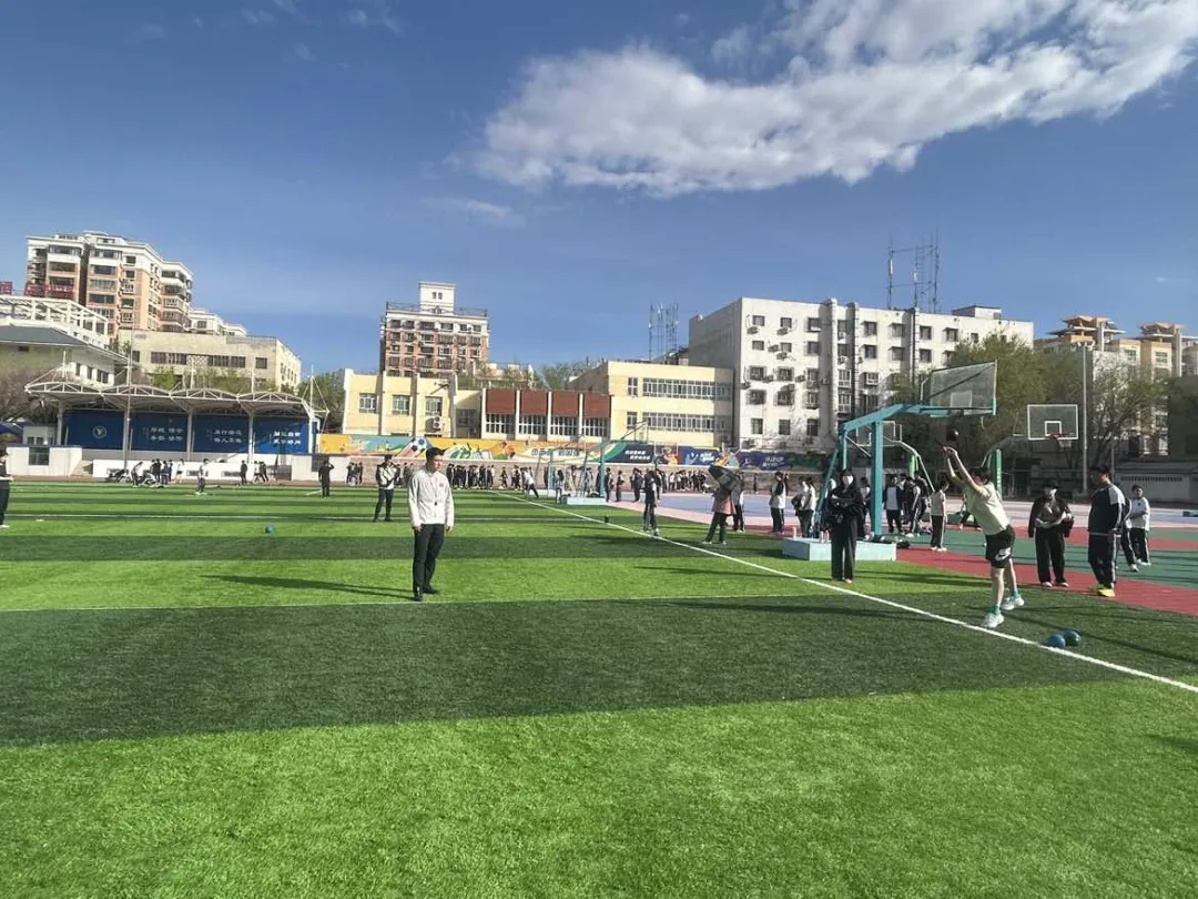 【五彩党建 金色青春】以考促练 备战中考——我校顺利开展初三体育模拟考试 第13张