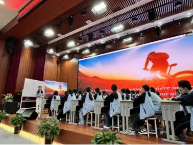 【井大附中·教研动态】精研真题强素养 共研备考启新程——我校成功承办2026年吉安市高中英语说高考比赛暨高三二轮复习研讨会 第3张