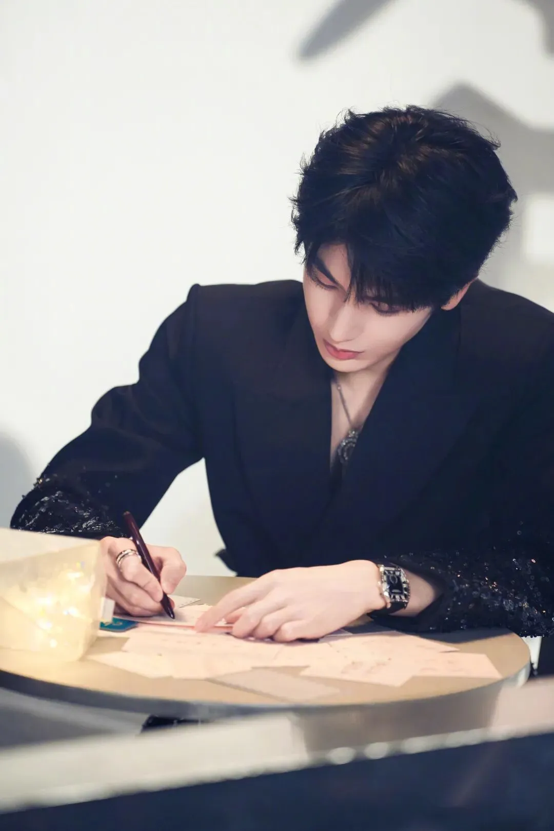 张凌赫登上江苏英语试卷!这才是当代年轻人最该追的星 第2张