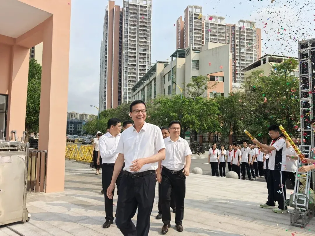 焕新校门启新程·砺剑中考创辉煌——东源中学九年级中考誓师大会暨校门维修竣工仪式圆满举行 第19张 焕新校门启新程·砺剑中考创辉煌——东源中学九年级中考誓师大会暨校门维修竣工仪式圆满举行 第19张