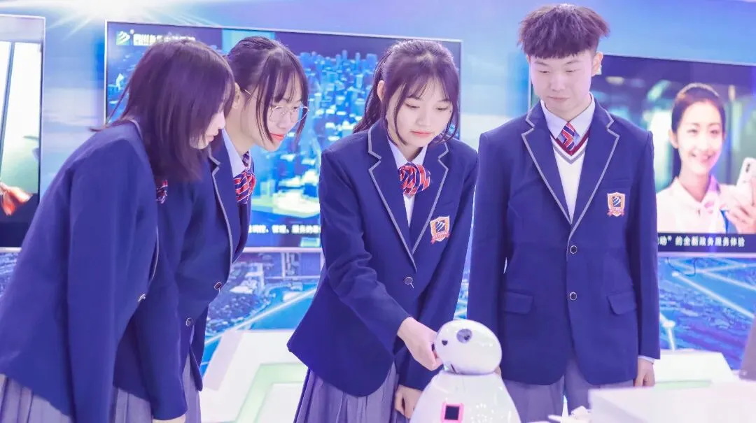 初三成绩不理想?别让孩子“硬扛”中考!换条赛道,照样上大学、拿高薪! 第3张