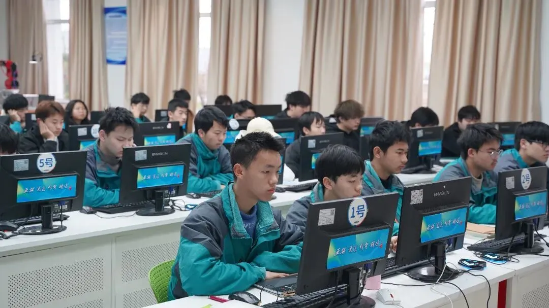 初三成绩不理想?别让孩子“硬扛”中考!换条赛道,照样上大学、拿高薪! 第5张