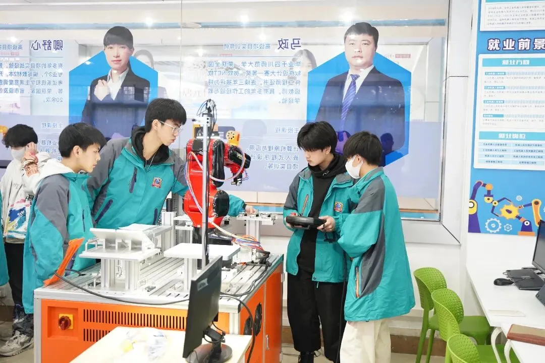 初三成绩不理想?别让孩子“硬扛”中考!换条赛道,照样上大学、拿高薪! 第8张