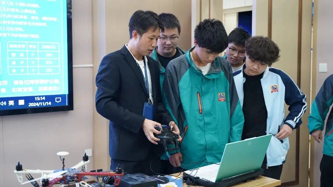 初三成绩不理想?别让孩子“硬扛”中考!换条赛道,照样上大学、拿高薪! 第10张