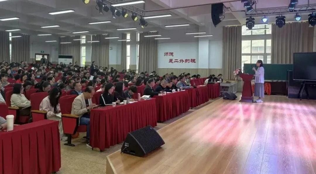 精研中考明方向 聚力备考启新程——洛阳市中考数学备考会在洛阳市第二外国语学校顺利召开 第5张 精研中考明方向 聚力备考启新程——洛阳市中考数学备考会在洛阳市第二外国语学校顺利召开 第5张