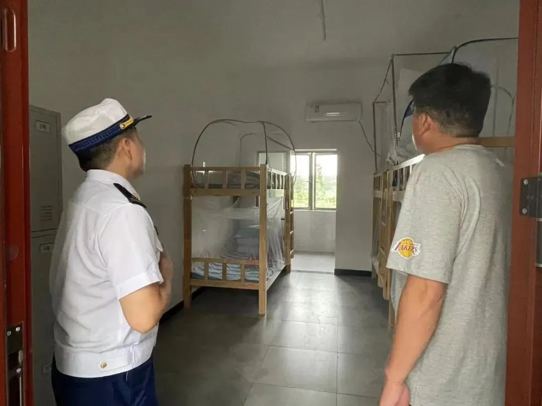 中考加油!莘莘学子奋笔疾书 宜昌消防全力护航 第2张