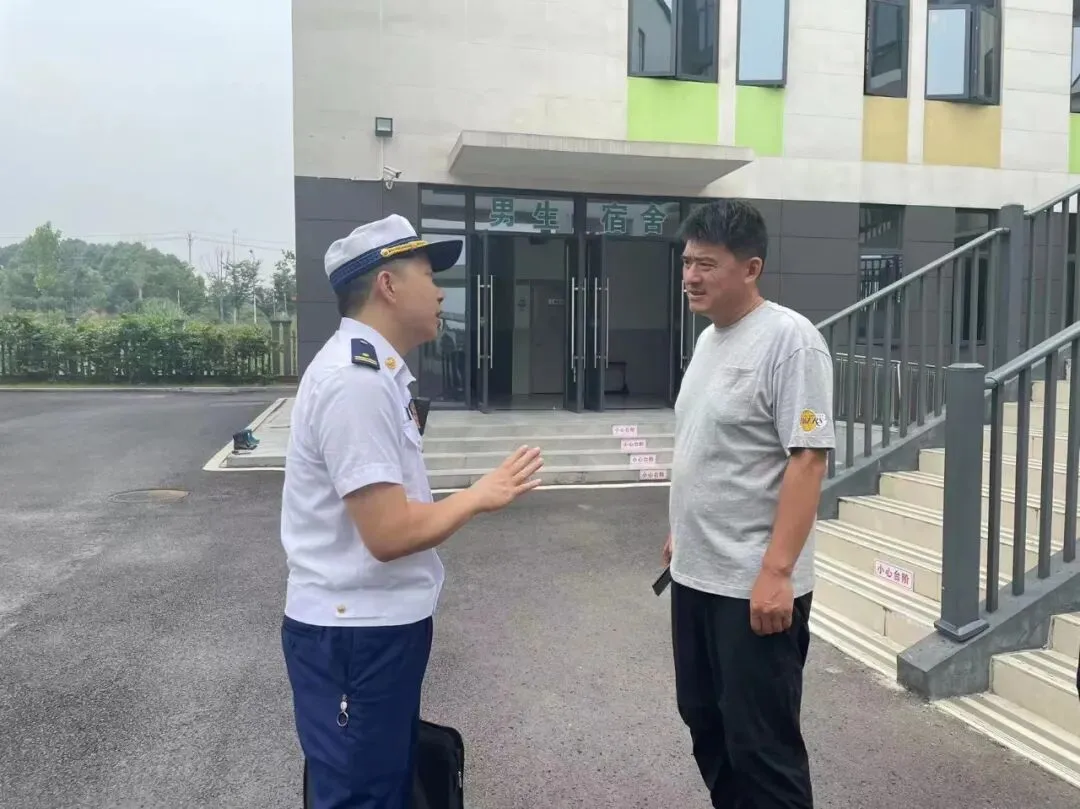 中考加油!莘莘学子奋笔疾书 宜昌消防全力护航 第3张