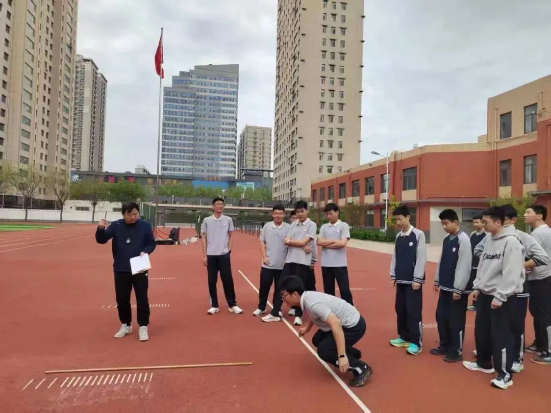 以练为战,冲刺中考——济宁市第十三中学红星校区初四体育模拟测试顺利开展 第3张