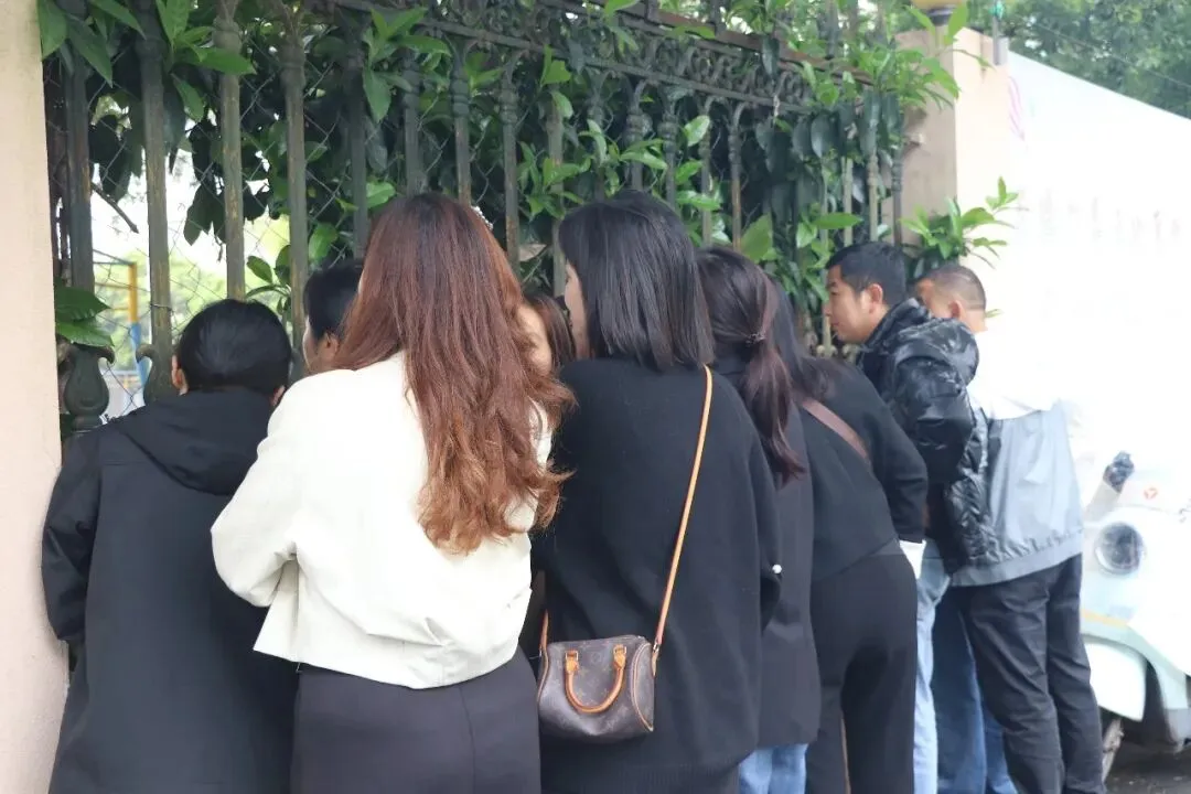 围墙外“长满”家长!直击台州体育中考现场,温暖又戳心 第3张 围墙外“长满”家长!直击台州体育中考现场,温暖又戳心 第3张