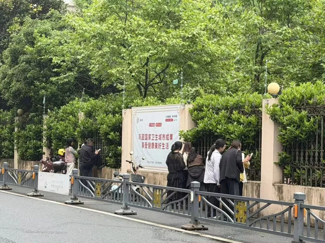 围墙外“长满”家长!直击台州体育中考现场,温暖又戳心 第6张 围墙外“长满”家长!直击台州体育中考现场,温暖又戳心 第6张
