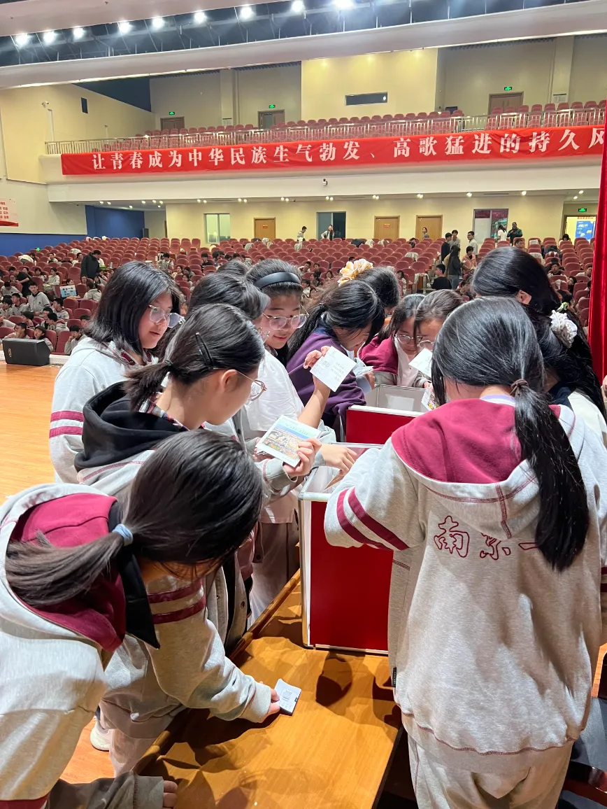 秦淮区体育中考上发生的一幕,感动了6000位初三学子! 第9张