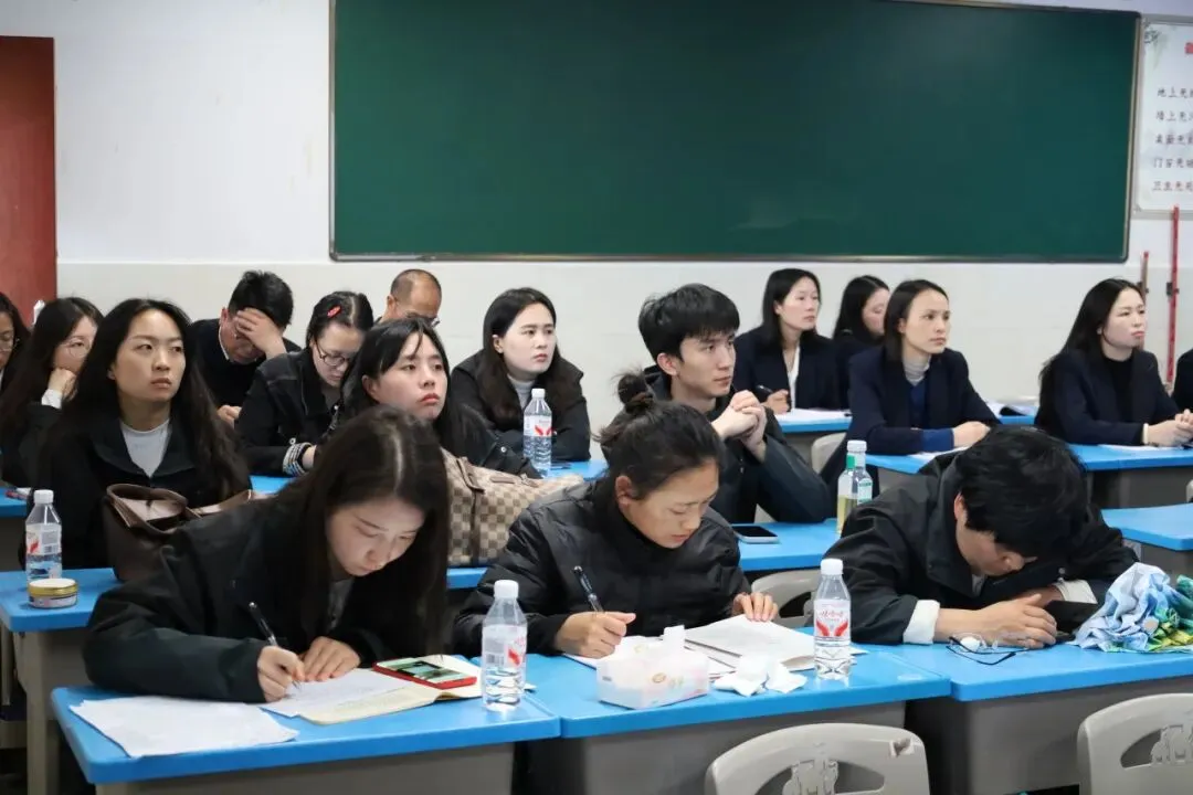 凝心聚力备中考 精准施策谋新篇——清外教育集团初中学段教联体2026年备考会圆满举行 第15张 凝心聚力备中考 精准施策谋新篇——清外教育集团初中学段教联体2026年备考会圆满举行 第15张